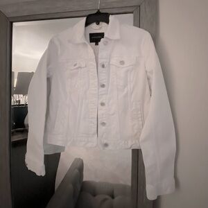 Banana Republic, S, white denim jean jacket, EUC!! Wardrobe staple!!